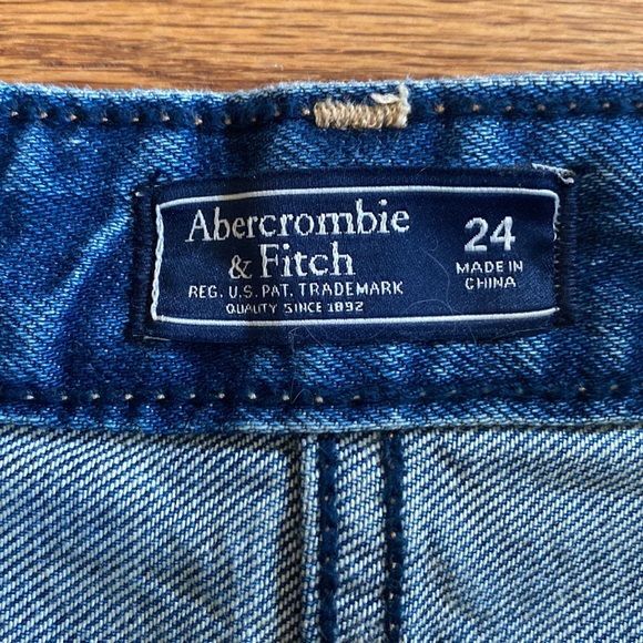 Abercrombie & Fitch Denim Raw Hem Skirt. NWOT. Size 24 - Picture 5 of 10